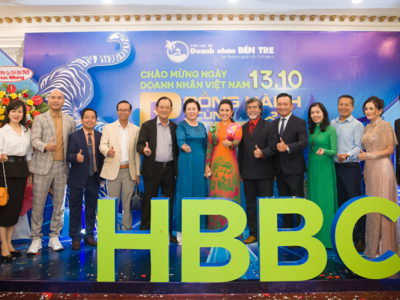 Bác sĩ Thu Dễ tham gia Lễ kỷ niệm Ngày Doanh Nhân Việt Nam năm 2022 chủ đề “Đồng hành cùng phát triển” - CLB DOANH NHÂN BẾN TRE TẠI TPHCM